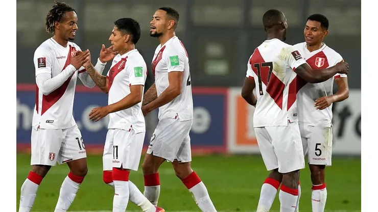 Perú celebra triunfo ante Venezuela.