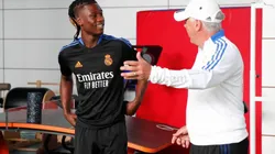 Eduardo Camavinga y Carlo Ancelotti en un entrenamiento de Real Madrid.