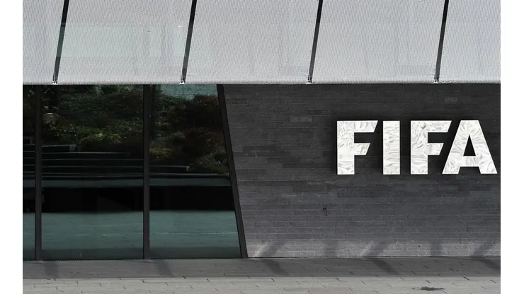 FIFA golpea la mesa y se enfrenta a la Premier League.