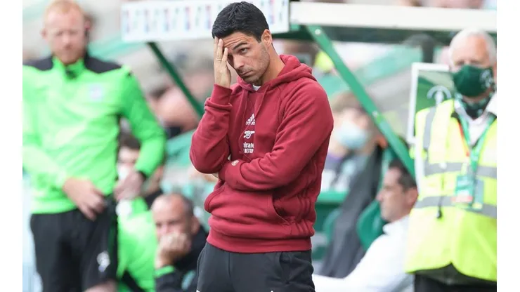 Mikel Arteta en dirección de Arsenal.
