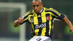 Roberto Carlos en acción con Fenerbahce.