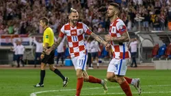 Marcelo Brozovic y Marko Livaja festejan el primer gol del partido.