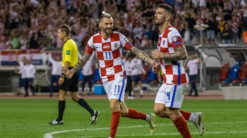 Marcelo Brozovic y Marko Livaja festejan el primer gol del partido.