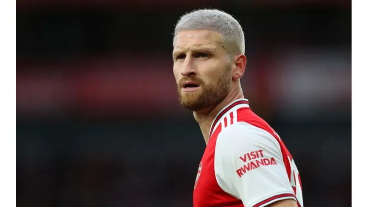 Shkodran Mustafi en un encuentro con Arsenal.