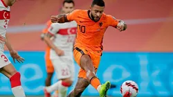 Acción de juego entre Países Bajos y Turquía.