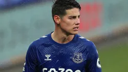 James Rodríguez en un encuentro con Everton.