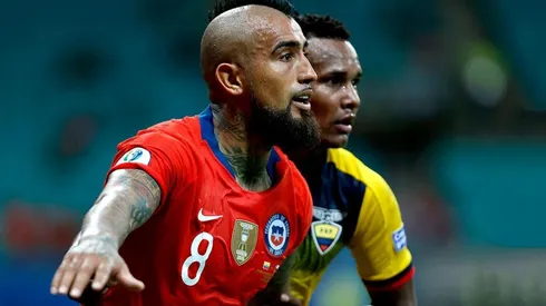 Acción de juego entre Chile y Ecuador.