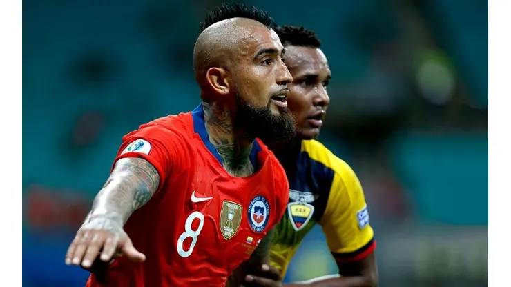 Acción de juego entre Chile y Ecuador.