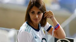 Antonella Roccuzzo en partido de Argentina.