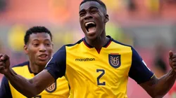 Félix Torres celebrando el primer gol de Ecuador.