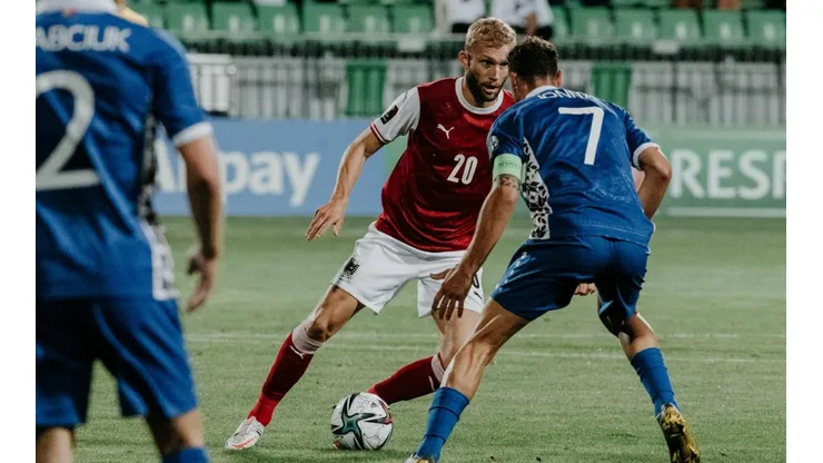 Konrad Laimer ante Artur Ionita.