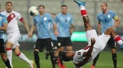 Renato Tapia marcando el gol de Perú.