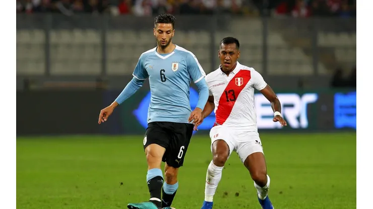 Rodrigo Bentancur y Renato Tapia.