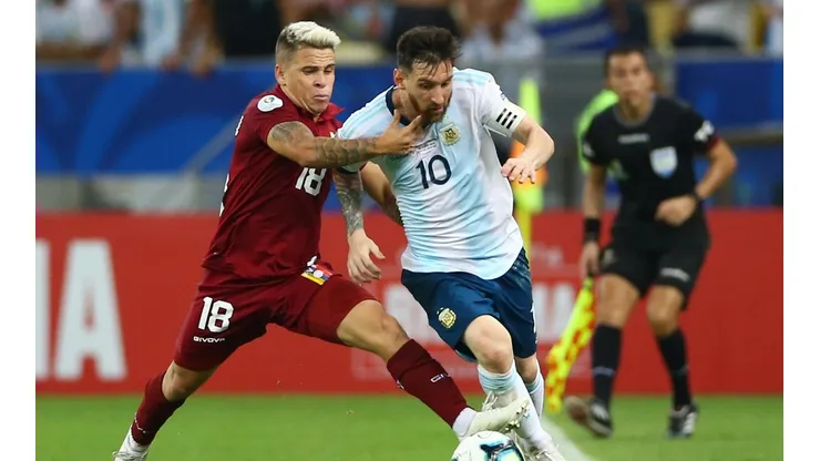 Yeferson Soteldo y Lionel Messi