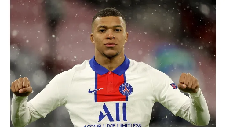 Kylian Mbappé continuará por esta temporada en PSG.