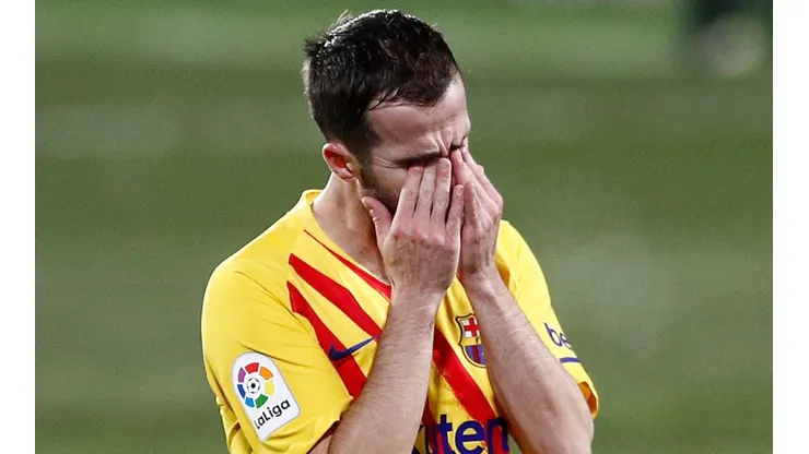 Miralem Pjanic en un encuentro con Barcelona.