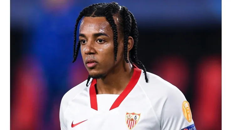 Jules Koundé en un encuentro con Sevilla.