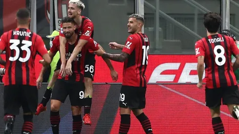 Giroud fue el autor de dos de los goles de Milan.