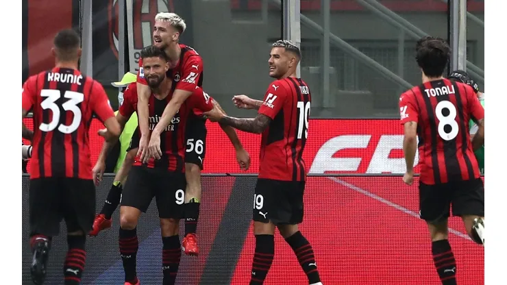 Giroud fue el autor de dos de los goles de Milan.