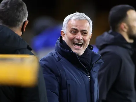 José Mourinho mostró cómo festejó la goleada de Roma en el tren de regreso