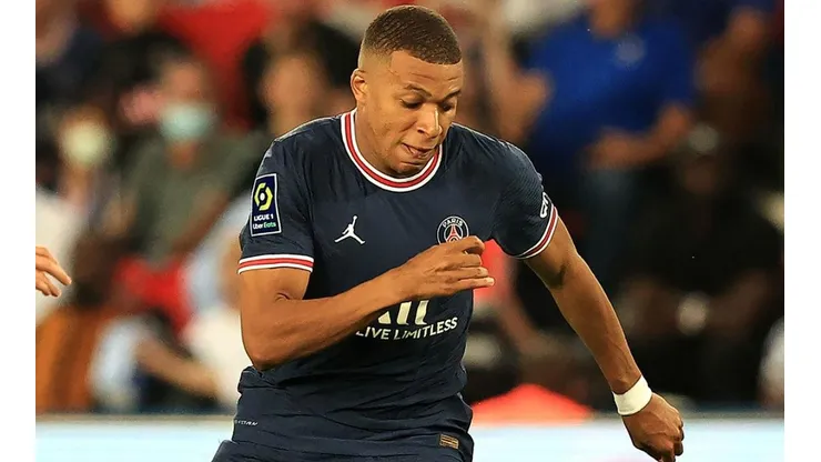 Acción de juego de Mbappé con PSG.