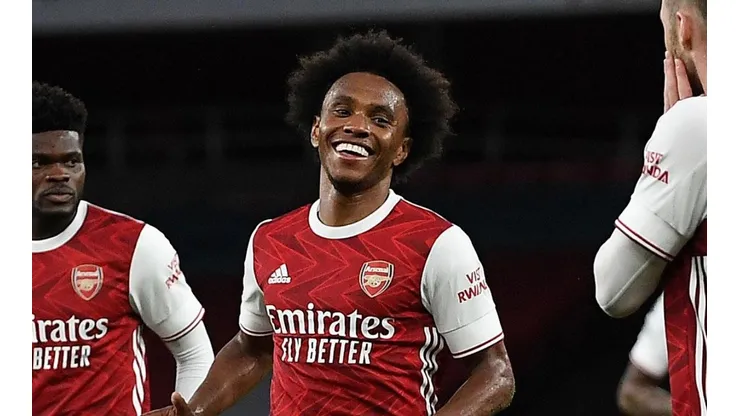 Willian en festejo de gol con Arsenal.
