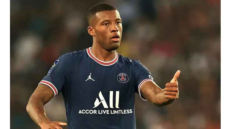 Wijnaldum en acción con PSG.