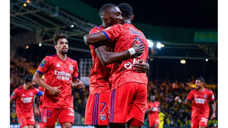 Festejo de gol de Lyon.