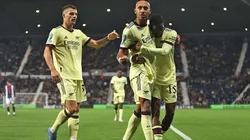 Festejo de gol de Arsenal.