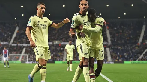 Festejo de gol de Arsenal.