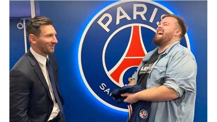 Lionel Messi e Ibai Llanos, en su presentación como nuevo jugador del PSG.