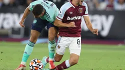 La patada de Ayoze Pérez a su compatriota Pablo Fornals.