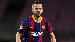 Miralem Pjanic en acción de juego con Barcelona.