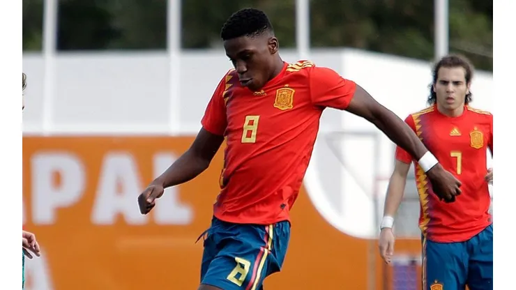 Ilaix Moriba en acción con España.