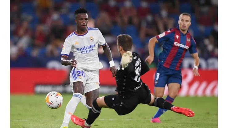 Aitor Fernández fue expulsado por esta acción ante Vinicius.
