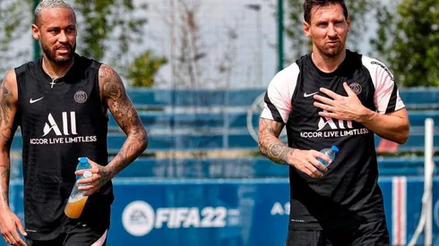 Messi y Neymar dejaron París y llegaron a Barcelona.