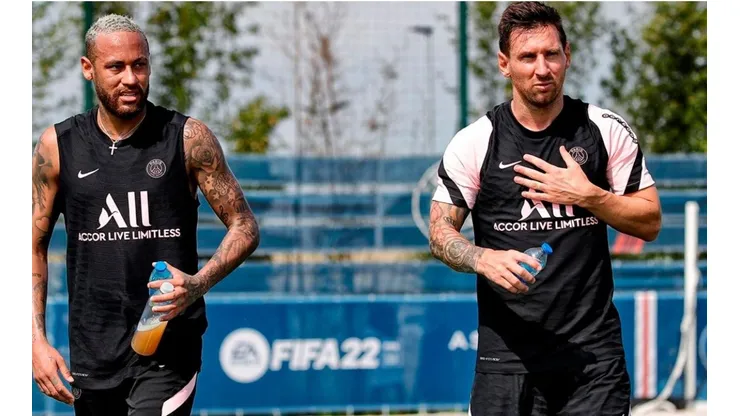 Messi y Neymar dejaron París y llegaron a Barcelona.