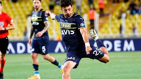 Muhammed Gumuskaya en acción de gol con Fenerbahce.