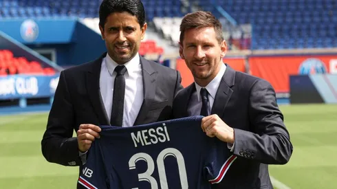 Nasser Al-Khelaifi y Lionel Messi en su presentación en PSG.