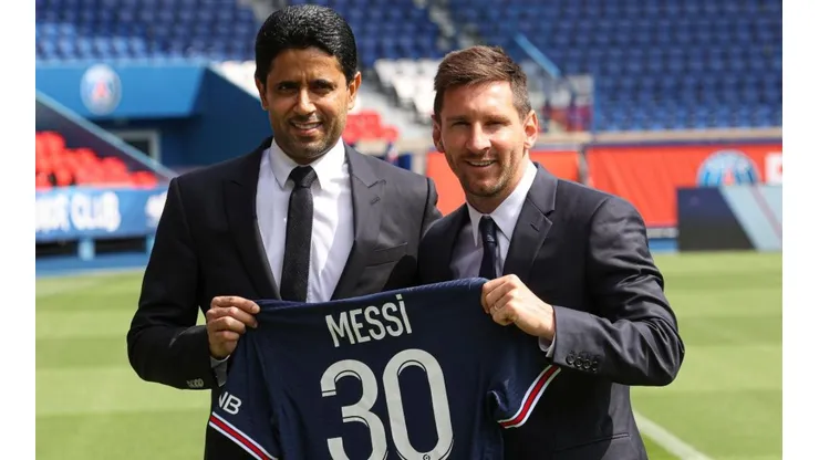 Nasser Al-Khelaifi y Lionel Messi en su presentación en PSG.