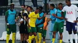 Festejo de gol de Pacos Ferreira contra Tottenham.