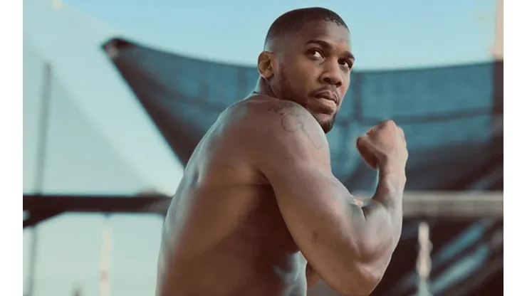 Un excampeón mundial de peso pesado pronosticó que Anthony Joshua noqueará a Usyk con el jab