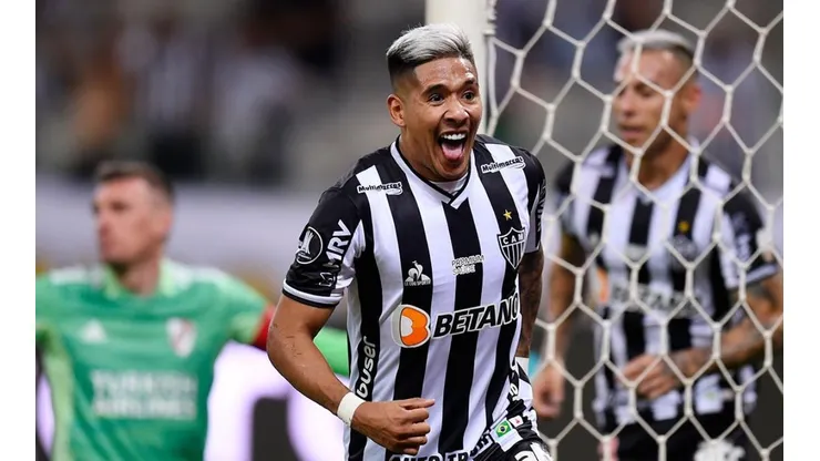 Festejo de gol de Zaracho.