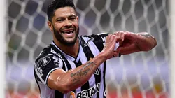 Hulk en festejo de gol con Mineiro.