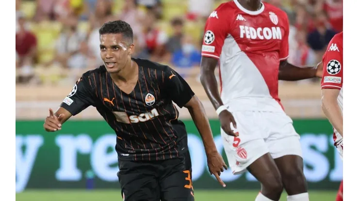 Festejo de gol de Pedrinho, de Shakhtar.