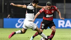 Mauricio Isla e Iván Torres en el partido de ida.