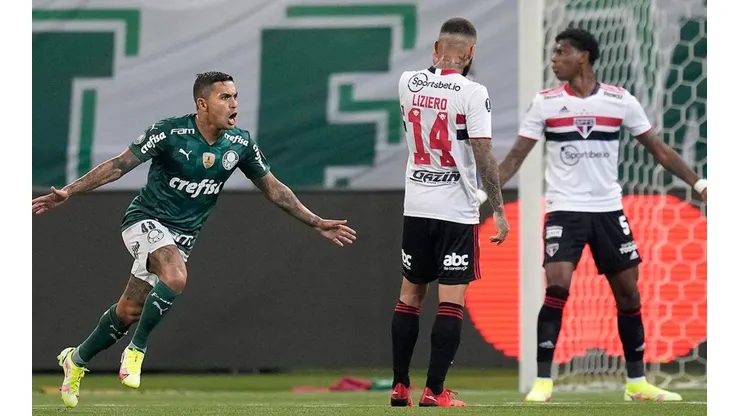 Festejo de gol de Palmeiras sobre Sao Paulo.
