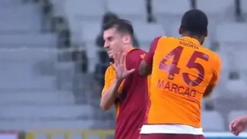 Marcão Teixeira golpeó a su compañero y se fue expulsado.