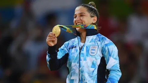 Paula Pareto y su medalla dorada de Río 2016.