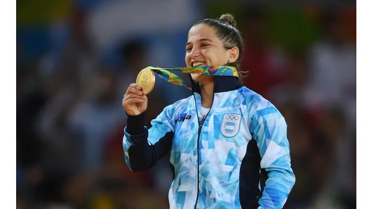 Paula Pareto y su medalla dorada de Río 2016.